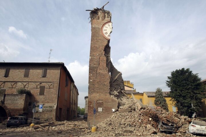 Terremoto Finale Emilia 2012 Torre Civica